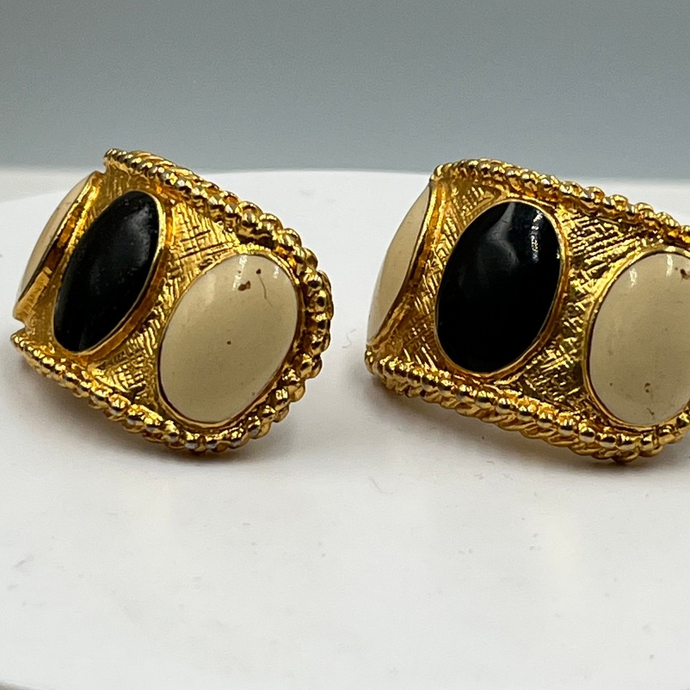 Vintage Gold Tone Black & Cream Cabochon Clip-On Earrings Textured Statement - Picture 4 of 8